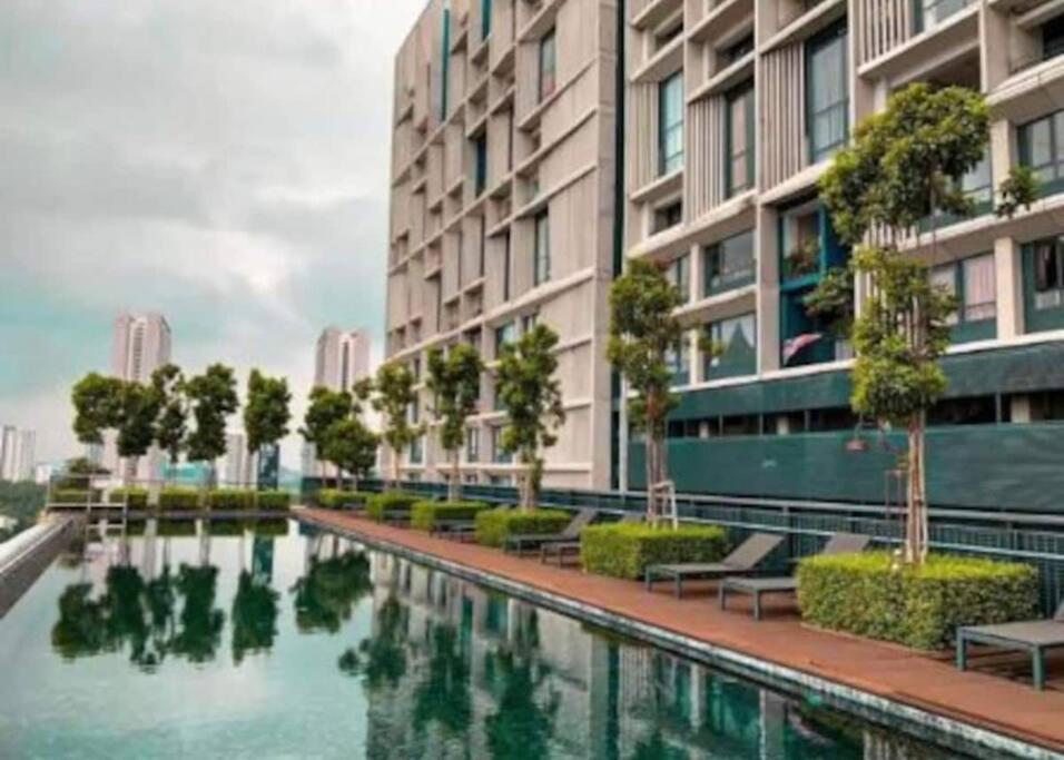 Luxury Stay-Tamarind Suite Cyber Сайберджая Экстерьер фото